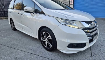 2015 Honda Odessey Vti- L Luxury 2.jpg